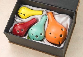 色釉套陶笛 由四個調性 ( 高音C/ 高音G/ 高音F/ 中音C ) 組合而成的套笛